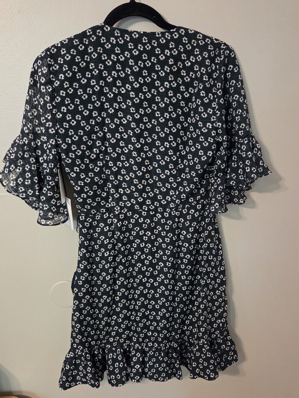 1.State Flounce Mini Wrap Dress Green White Flower Etching Short Sleeve Size 0 - Picture 4 of 11
